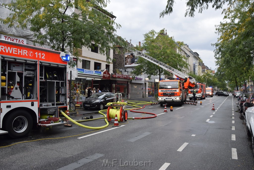 Feuer 2 Koeln Nippes Neusserstr P200.JPG - Miklos Laubert